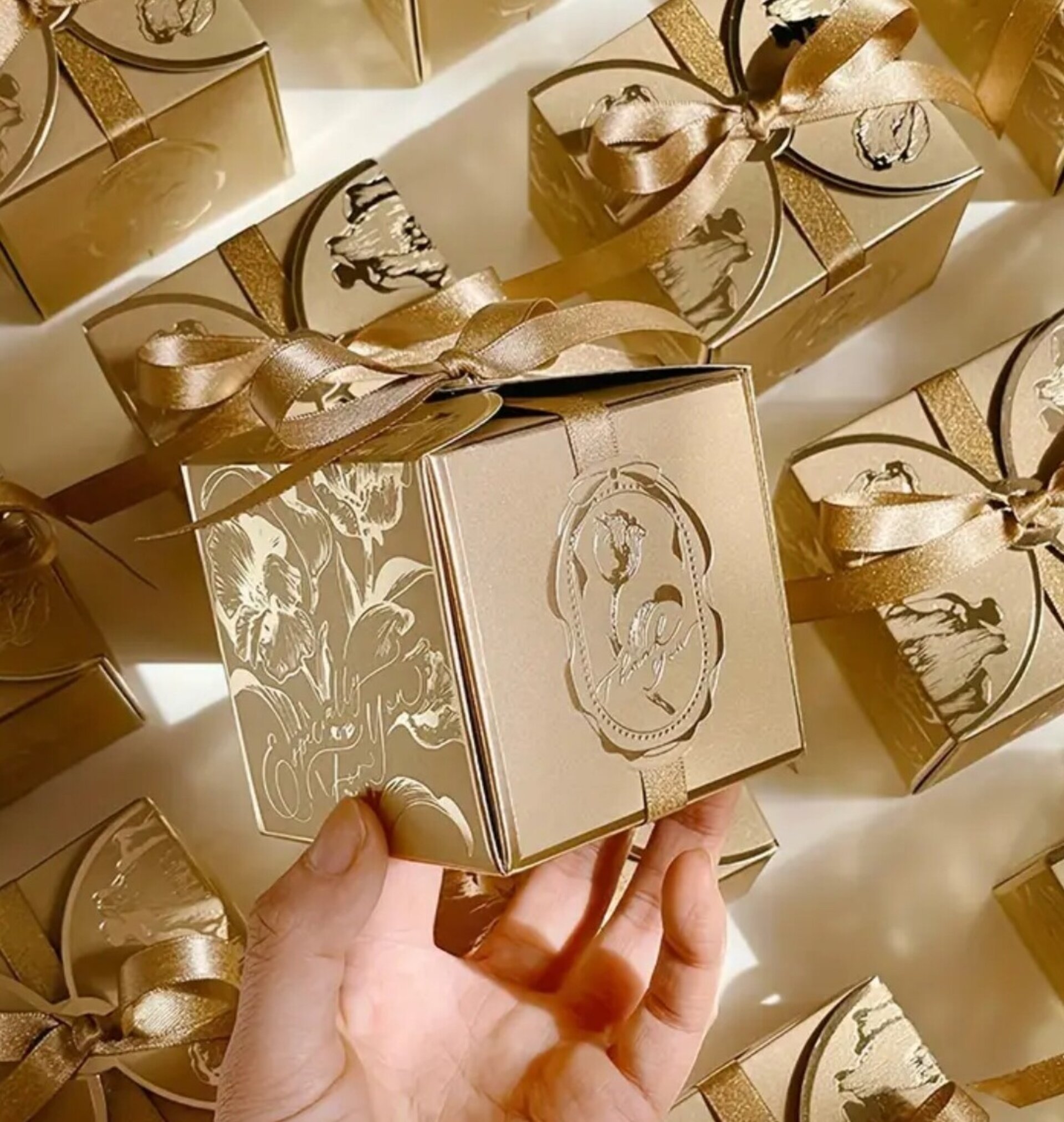 Caja Para Regalos 7x7x7 Dorada - 4