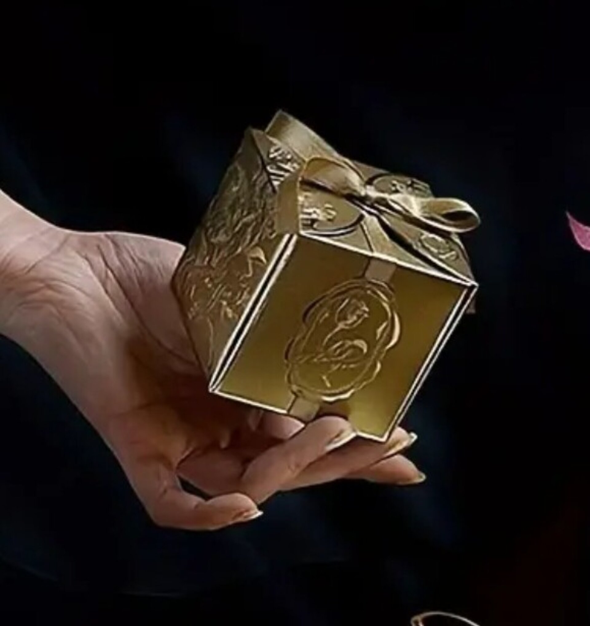 Caja Para Regalos 7x7x7 Dorada - 3